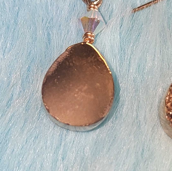 Drusy Rose stone rose tone earrings with white crystals, pear-shaped dangle - Picture 4 of 4